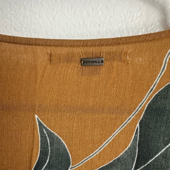 O'Neill Leaf Patterned kimono in Brown and Green - Picture 4 of 4